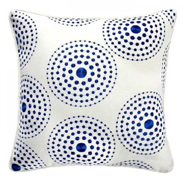 Декоративная подушка Round Pattern синяя вышивка Темно-синий Белый Декоративная подушка Round Pattern синяя вышивка Темно-синий Белый в Рязани | Loft Concept