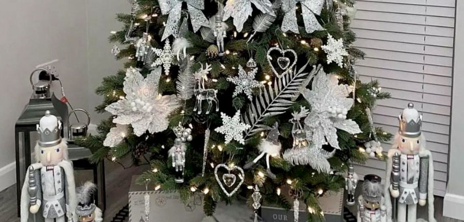 Дизайнерская Елка с Серебряным Декором Christmas Tree Silver Flowers Дизайнерская Елка с Серебряным Декором Christmas Tree Silver Flowers - Loft-Concept в Рязани