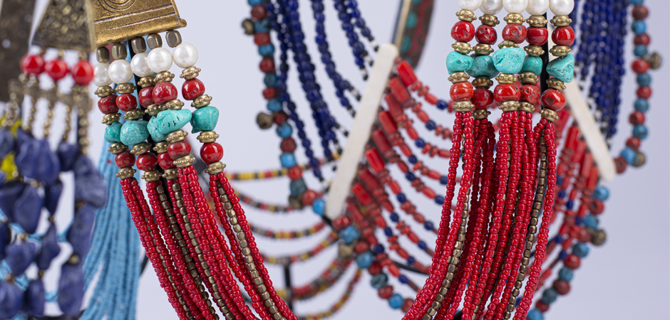 Ожерелье на подставке NECKLACE RED AND BRASS Ожерелье на подставке NECKLACE RED AND BRASS - Loft-Concept в Рязани