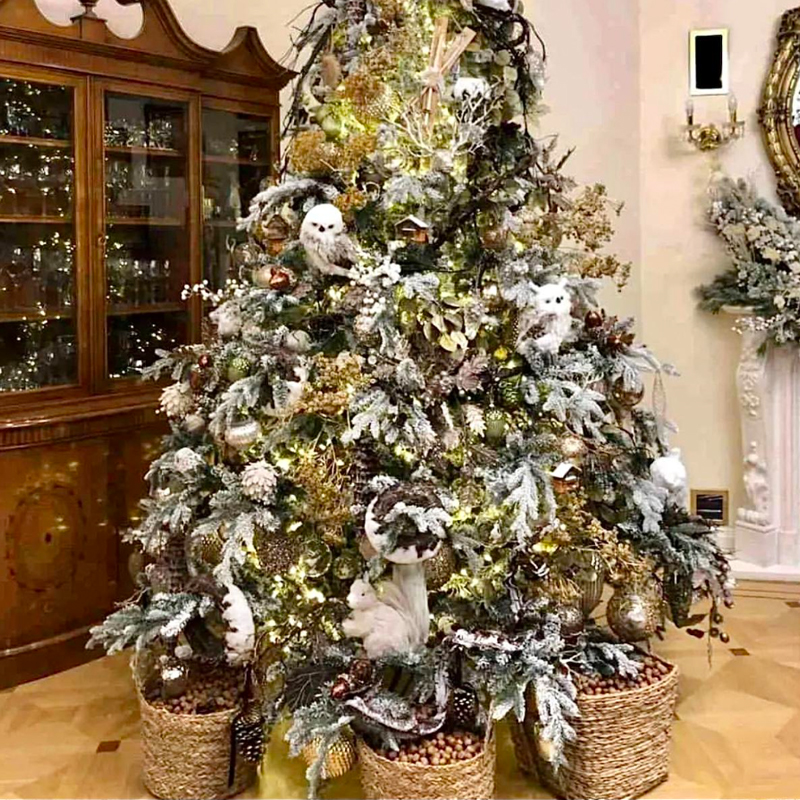 Ель Дизайнерская Украшенная Декором Christmas tree Premium Winter Night Золотой Белый Зеленый Ель Дизайнерская Украшенная Декором Christmas tree Premium Winter Night Золотой Белый Зеленый в Рязани | Loft Concept