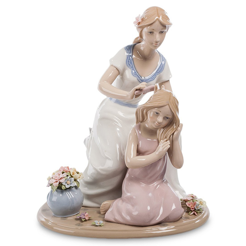 Статуэтка фарфоровая Мама с дочерью Charming Statuette Белый Розовый Серо-голубой Бежевый Статуэтка фарфоровая Мама с дочерью Charming Statuette Белый Розовый Серо-голубой Бежевый в Рязани | Loft Concept