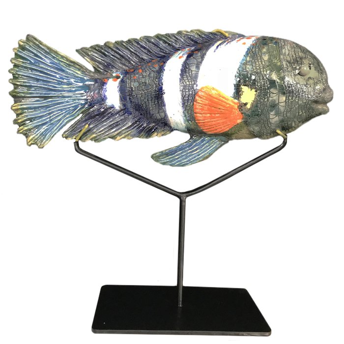 Статуэтка на подставке Orange Spot Fish Серый Черный Белый Статуэтка на подставке Orange Spot Fish Серый Черный Белый в Рязани | Loft Concept
