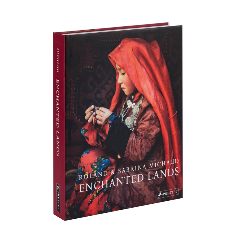 Книга ROLAND & SABRINA MICHAUD: ENCHANTED LANDS Книга ROLAND & SABRINA MICHAUD: ENCHANTED LANDS в Рязани | Loft Concept