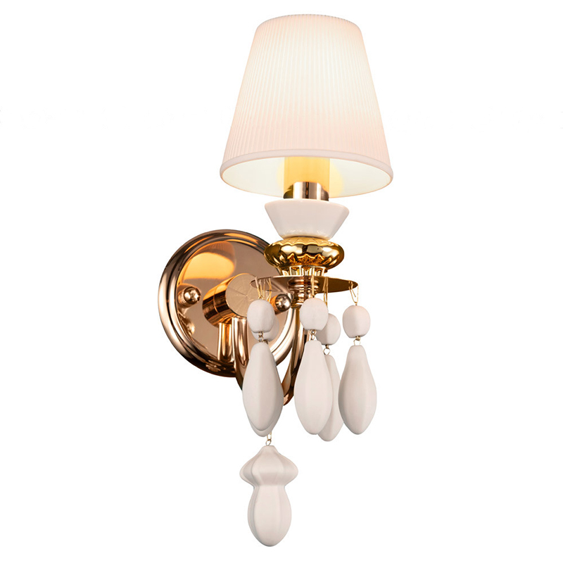 Бра с декором в виде белых подвесок круглой и овальной формы Annette Wall Lamp Золотой Белый Бра с декором в виде белых подвесок круглой и овальной формы Annette Wall Lamp Золотой Белый в Рязани | Loft Concept