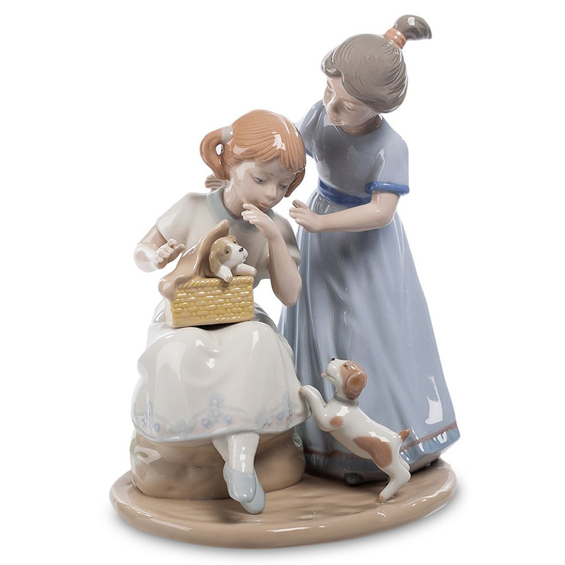 Статуэтка фарфоровая Девочки с собачками Charming Statuette Белый Бежевый Серо-голубой Серый Статуэтка фарфоровая Девочки с собачками Charming Statuette Белый Бежевый Серо-голубой Серый в Рязани | Loft Concept