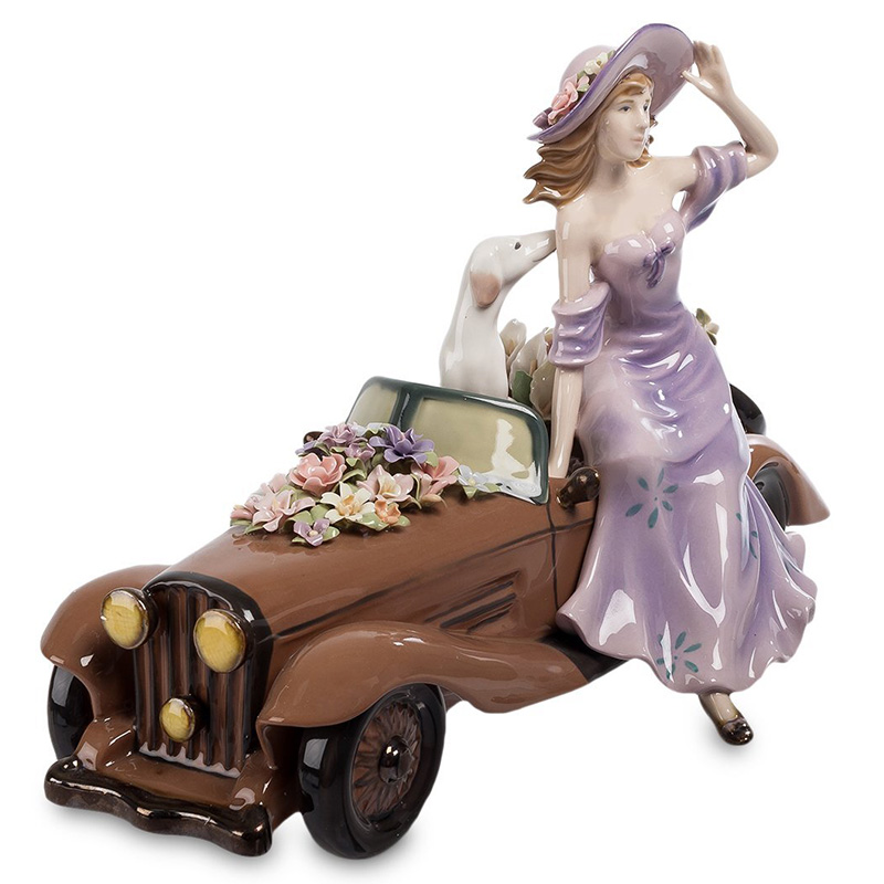 Статуэтка фарфоровая Девушка с автомобилем Charming Statuette Сиреневый Коричневый Белый Зеленый Розовый в Рязани | Loft Concept 