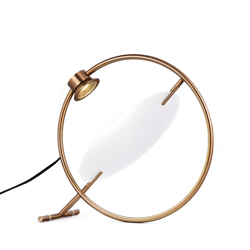 Настольная лампа Gaspar Table Lamp Золотой Белый Настольная лампа Gaspar Table Lamp Золотой Белый в Рязани | Loft Concept