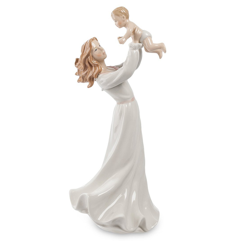 Статуэтка фарфоровая Девушка с ребенком Charming Statuette Белый Бежевый Статуэтка фарфоровая Девушка с ребенком Charming Statuette Белый Бежевый в Рязани | Loft Concept