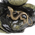 Шар с декором в виде бронзовой ящерицы на подставке из натурального камня Змеевик Natural Stone Spheres 10 см варинант исполнения - 1 | Loft Concept в Рязани