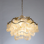 Люстра подвесная с белыми перламутровыми подвесками и изогнутыми золотистыми элементами Диаметр 60 см SHELL Chandelier варинант исполнения - 2 | Loft Concept в Рязани