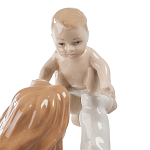 Статуэтка фарфоровая Девушка с ребенком Charming Statuette варинант исполнения - 1 | Loft Concept в Рязани