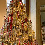 Комплект Новогодней Елки вместе с серебряной мишурой и красными лентами варинант исполнения - 1 | Loft Concept в Рязани