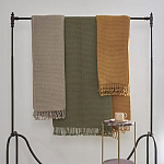 Плед из шерсти зеленого цвета с бахромой Waffle Comfort варинант исполнения - 4 | Loft Concept в Рязани