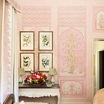 Обои ручная роспись Jharokha Arches Original colourway on pink painted Xuan paper варинант исполнения - 1 | Loft Concept в Рязани