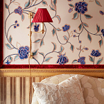 Обои с вышивкой ручной работы Flora Catherine colourway on Liso Pearl wool sateen варинант исполнения - 3 | Loft Concept в Рязани