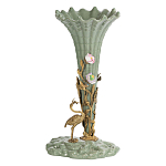 Ваза зеленая фарфоровая с волнистым краем с бронзовой фигуркой журавля Eden Garden  варинант исполнения - 1 | Loft Concept в Рязани