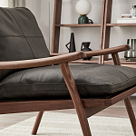 Кресло c каркасом из массива дерева и мягкой кожаной обивкой Walnut Armchair варинант исполнения - 6 | Loft Concept в Рязани