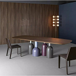 Обеденный стол деревянный с разноцветными фигурными ножками Cop варинант исполнения - 2 | Loft Concept в Рязани