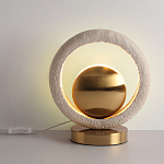 Настольная лампа с бежевым текстурным кольцом и латунным шаром в центре Tactile   варинант исполнения - 3 | Loft Concept в Рязани