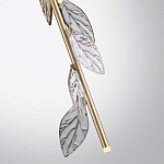 Подвесной светильник с золотистой вертикальной трубкой и декоративными прозрачными листьями из стекла Sylva  варинант исполнения - 8 | Loft Concept в Рязани