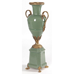 Ваза зеленого цвета из фарфора на высокой подставке с бронзовыми ручками Eden Garden porcelain and bronze варинант исполнения - 2 | Loft Concept в Рязани