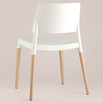 Пластиковый стул на ножках из массива бука Ferret White варинант исполнения - 5 | Loft Concept в Рязани