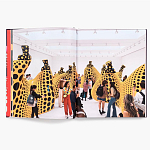 Книга по искусству Yayoi Kusama: I Spend Each Day Embracing Flowers варинант исполнения - 4 | Loft Concept в Рязани