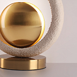 Настольная лампа с бежевым текстурным кольцом и латунным шаром в центре Tactile   варинант исполнения - 7 | Loft Concept в Рязани