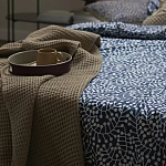 Постельное белье темно-синего цвета с рисунком Blossom Essence Sophie варинант исполнения - 7 | Loft Concept в Рязани