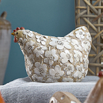 Статуэтка курица с резными белыми цветами на бежевой фактурной поверхности Rustic Chicken варинант исполнения - 3 | Loft Concept в Рязани