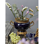 Ваза темно-синяя фарфоровая на бронзовой подставке с ажурным ободком и изогнутыми ручками Eden Garden варинант исполнения - 4 | Loft Concept в Рязани