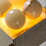 Настольная лампа с основанием из 24 выточенных сферических камней Through Stone варинант исполнения - 5 | Loft Concept в Рязани