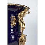 Ваза темно-синего цвета из фарфора с бронзовыми ручками в виде фигур Eden Garden porcelain and bronze варинант исполнения - 5 | Loft Concept в Рязани