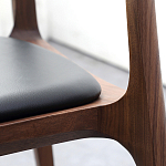 Стул деревянный с мягким сиденьем из черной натуральной кожи Moon Walnut Furniture варинант исполнения - 7 | Loft Concept в Рязани