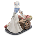 Статуэтка фарфоровая Девушка и маленькая девочка с цветами Charming Statuette варинант исполнения - 3 | Loft Concept в Рязани