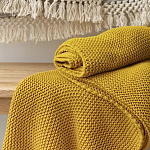 Плед из хлопка жемчужной вязки горчичного цвета Waffle Comfort варинант исполнения - 7 | Loft Concept в Рязани