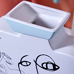 Ваза плоская белая с абстрактными черными линиями в форме лиц Faces of Imagination варинант исполнения - 6 | Loft Concept в Рязани