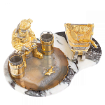 Икорница со стопками с декором "Рыбак с санями" с гравировкой на подставке из натуральных камней Агат Мрамор Decorative Cavair Dishes варинант исполнения - 7 | Loft Concept в Рязани