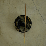 Круглая подставка под благовония из эпоксидной смолы с цветами черная Epoxy Resin Flowers Incense Stand Black варинант исполнения - 3 | Loft Concept в Рязани