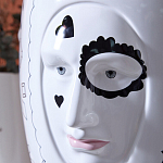 Ваза с декоративными лицами и графическими элементами в виде сердец и символов Faces of Imagination варинант исполнения - 6 | Loft Concept в Рязани