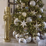 Украшенная Новогодняя Елка с серебряными шарами и звездами варинант исполнения - 2 | Loft Concept в Рязани