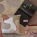 Подушка декоративная хлопковая бежевого цвета с абстрактным принтом Elysian Flow Sand варинант исполнения - 5 | Loft Concept в Рязани