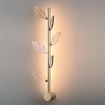 Бра с золотистой вертикальной трубкой и декоративными прозрачными листьями из стекла Sylva  варинант исполнения - 4 | Loft Concept в Рязани