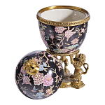 Шкатулка в форме яйца на величественных львах из фарфора с бронзовыми элементами Eden Garden варинант исполнения - 2 | Loft Concept в Рязани