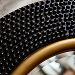 Зеркало в черной фактурной раме с золотым кантом Summon the Light варинант исполнения - 3 | Loft Concept в Рязани