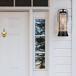 Настенный фонарь цилиндрической формы с рифленым стеклом в золотом каркасе на черном прямоугольном основании Eurofase варинант исполнения - 7 | Loft Concept в Рязани