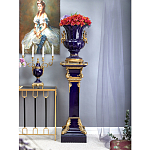 Подсвечник из темно-синего фарфора на бронзовой подставке с фигурками ангелов и декоративными ручками Eden Garden варинант исполнения - 2 | Loft Concept в Рязани