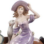Статуэтка фарфоровая Девушка с автомобилем Charming Statuette варинант исполнения - 1 | Loft Concept в Рязани