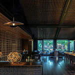 Подвесной светильник с золотым металлическим плафоном округлой формы и декоративным элементом из чёрного мрамора Midnight Grace  варинант исполнения - 3 | Loft Concept в Рязани